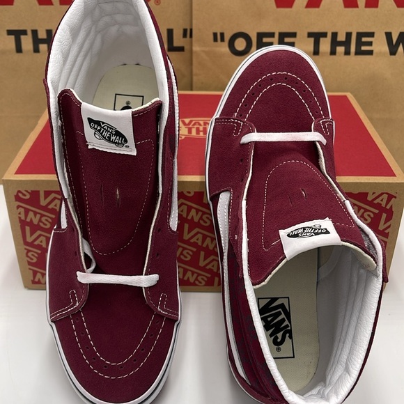 Vans Men’s Sk8-Hỉ Monogram Port Royale
VN0005U94QU
Sneakers - Picture 12 of 16